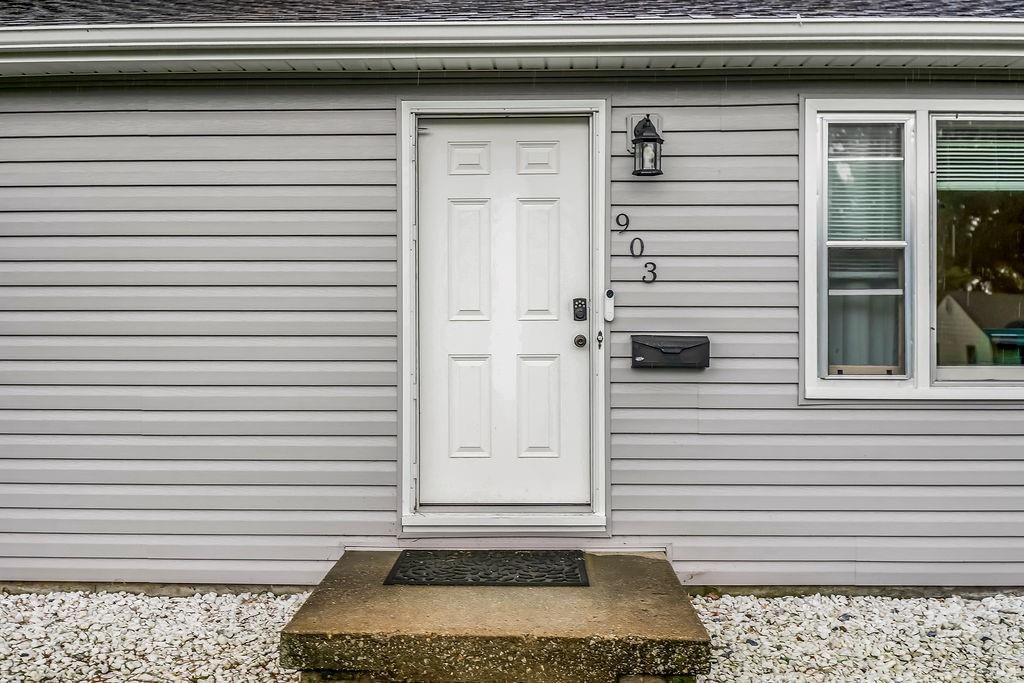 903 NE 67th Place — photo 2