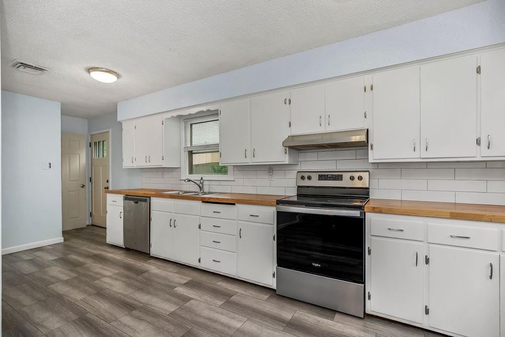 903 NE 67th Place — photo 9