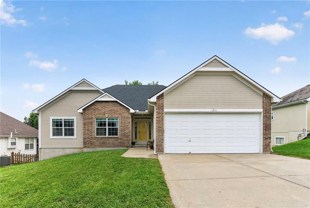 1211 NW Baytree Drive — photo 1