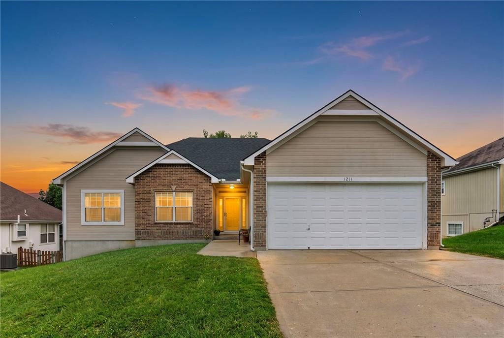 1211 NW Baytree Drive — photo 2