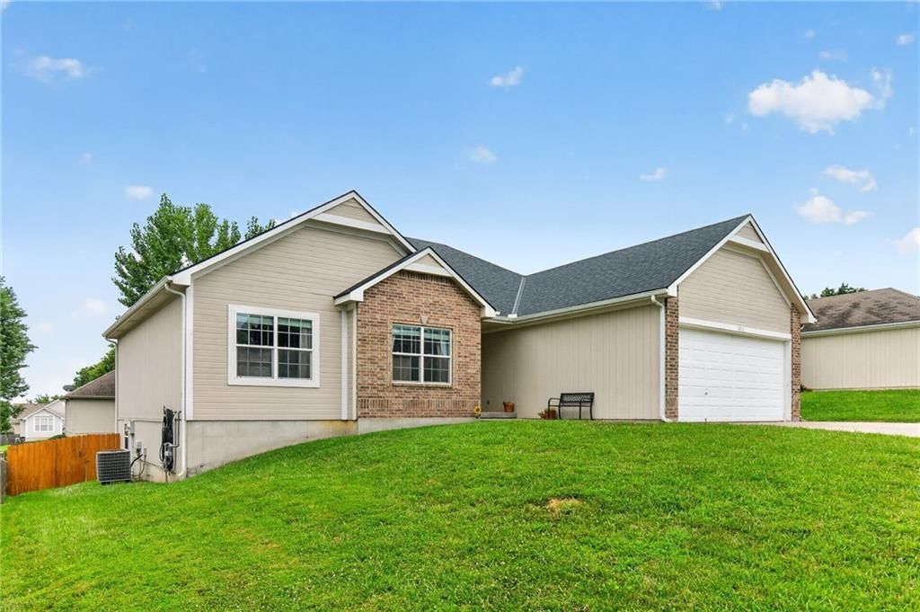 1211 NW Baytree Drive — photo 3