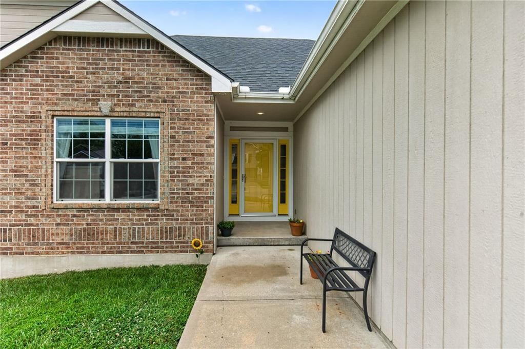 1211 NW Baytree Drive — photo 4