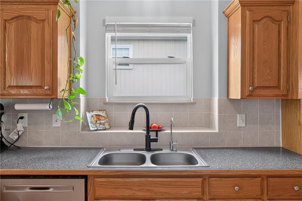1211 NW Baytree Drive — photo 14