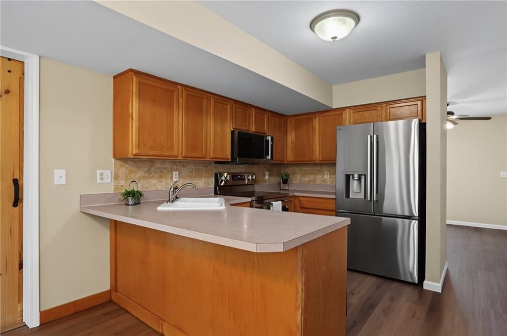256 N ALDER Street — photo 8