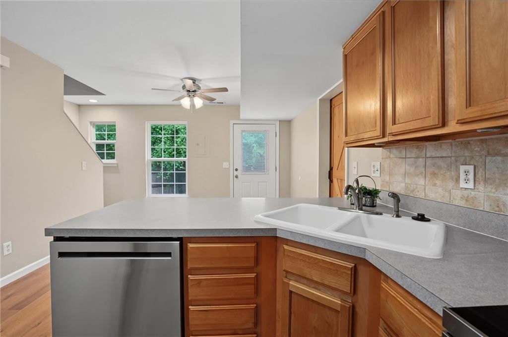 256 N ALDER Street — photo 12