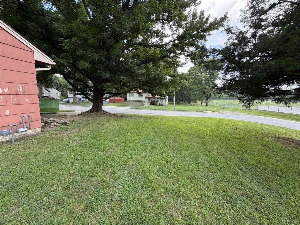 5401 Smalley Avenue — photo 3