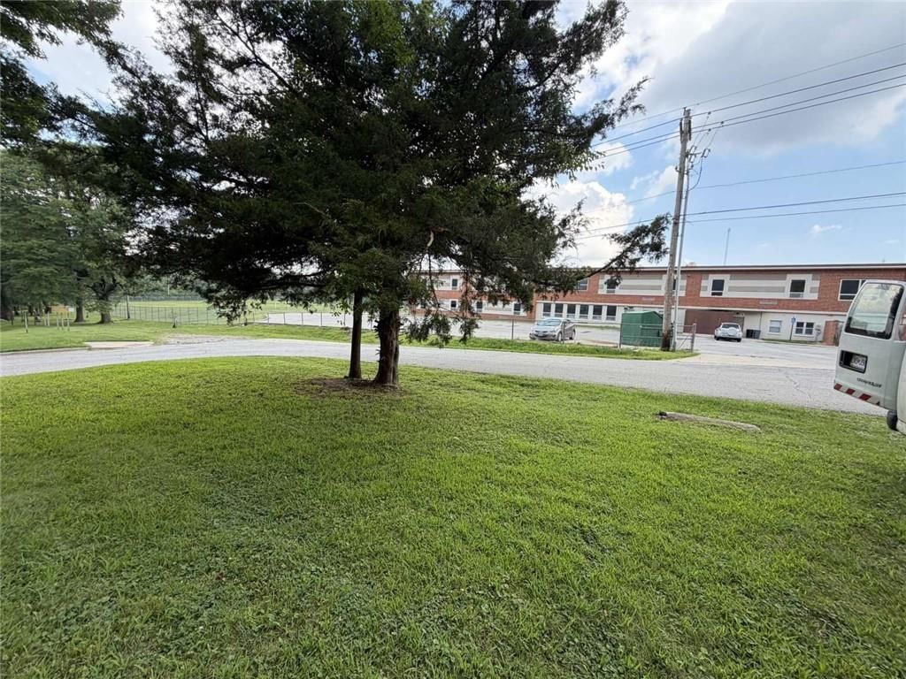 5401 Smalley Avenue — photo 4