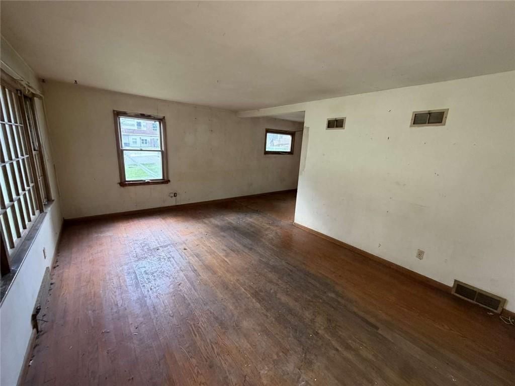 5401 Smalley Avenue — photo 8