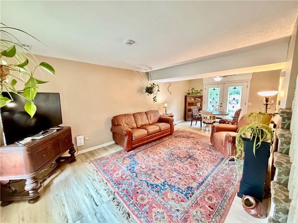 1302 Laurel Street — photo 1
