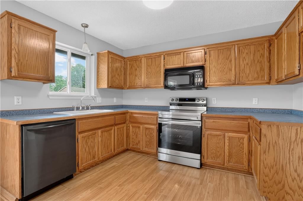 806 Garnet Circle — photo 7