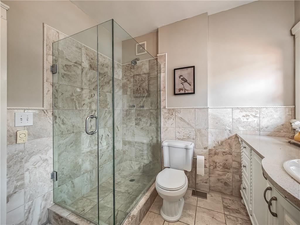 Photo 62 of 81 - 710 E Armour Boulevard, Kansas City, MO 64109