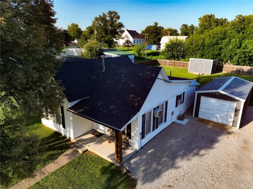 312 S Sycamore Street, Fairview, KS