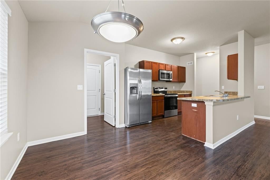734 S Cypress Street — photo 8