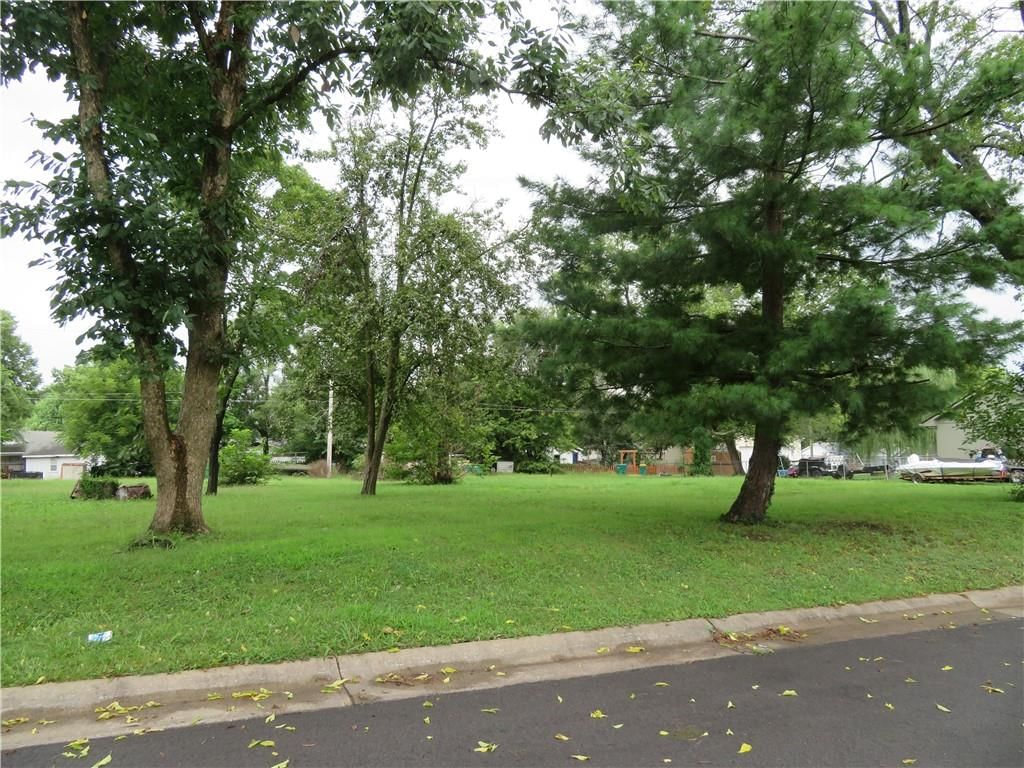 405 E Ottawa Street, Paola, KS