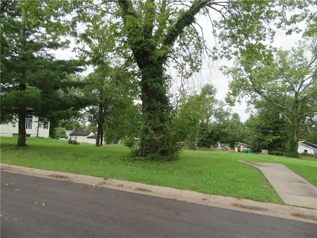 405 E Ottawa Street, Paola, KS: listing photo 2