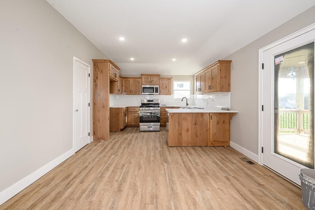 15589 Sheridan Court — photo 5