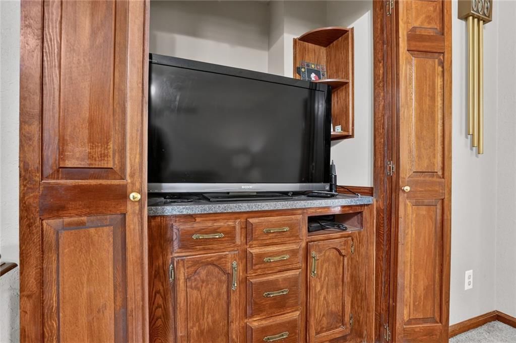 408 E Walnut Street — photo 9