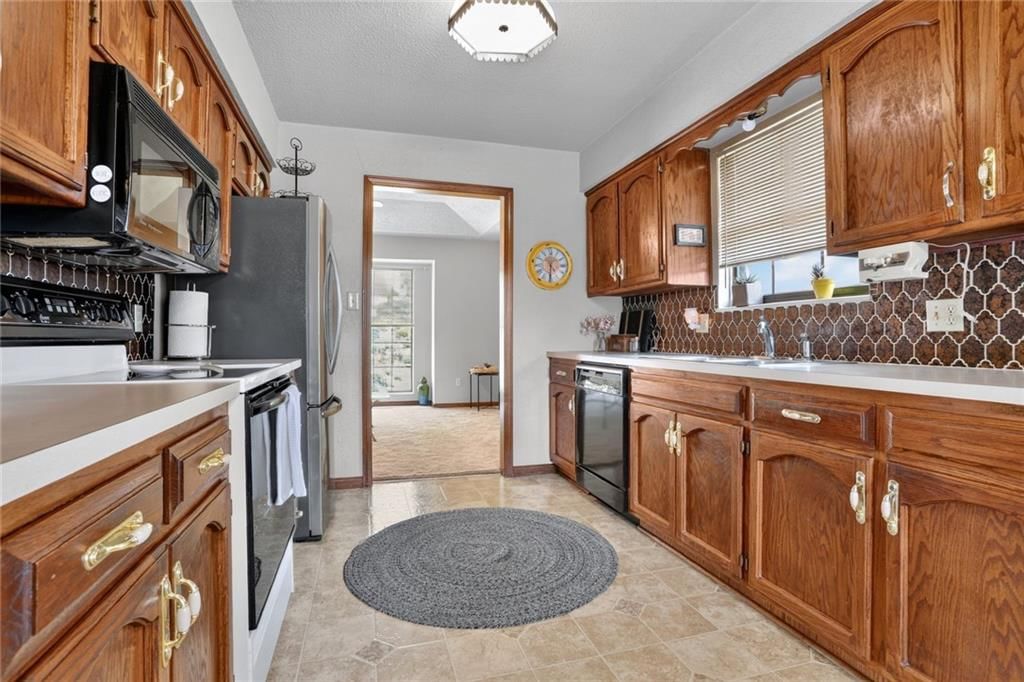 408 E Walnut Street — photo 10