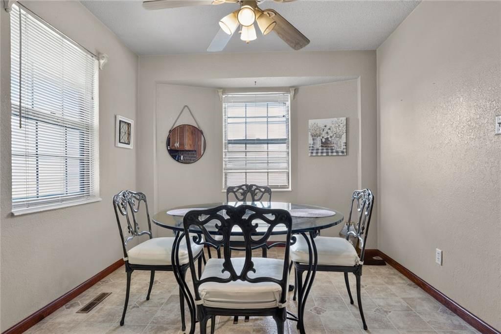 408 E Walnut Street — photo 12