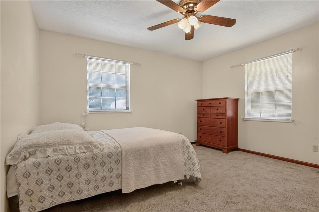 408 E Walnut Street — photo 13