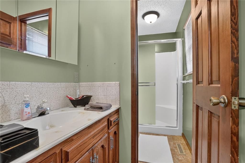 408 E Walnut Street — photo 17