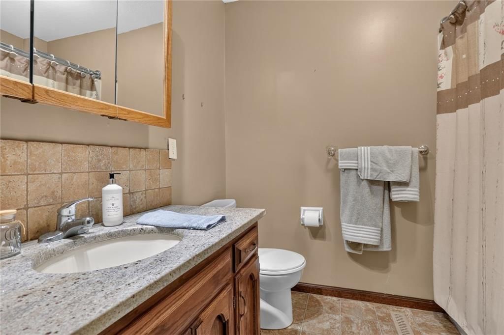 408 E Walnut Street — photo 18