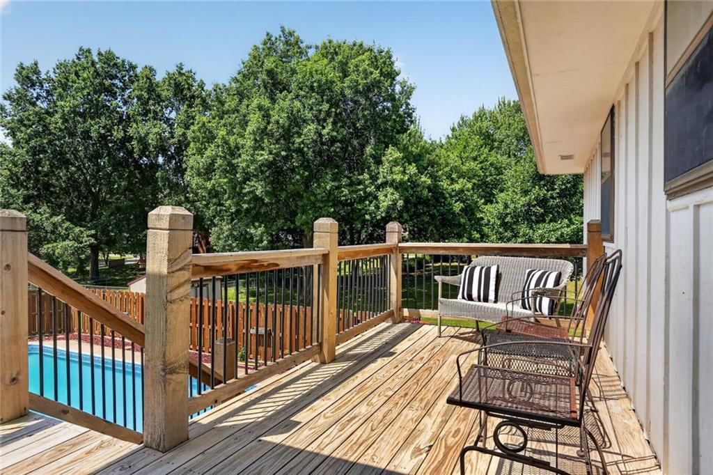 408 E Walnut Street — photo 19