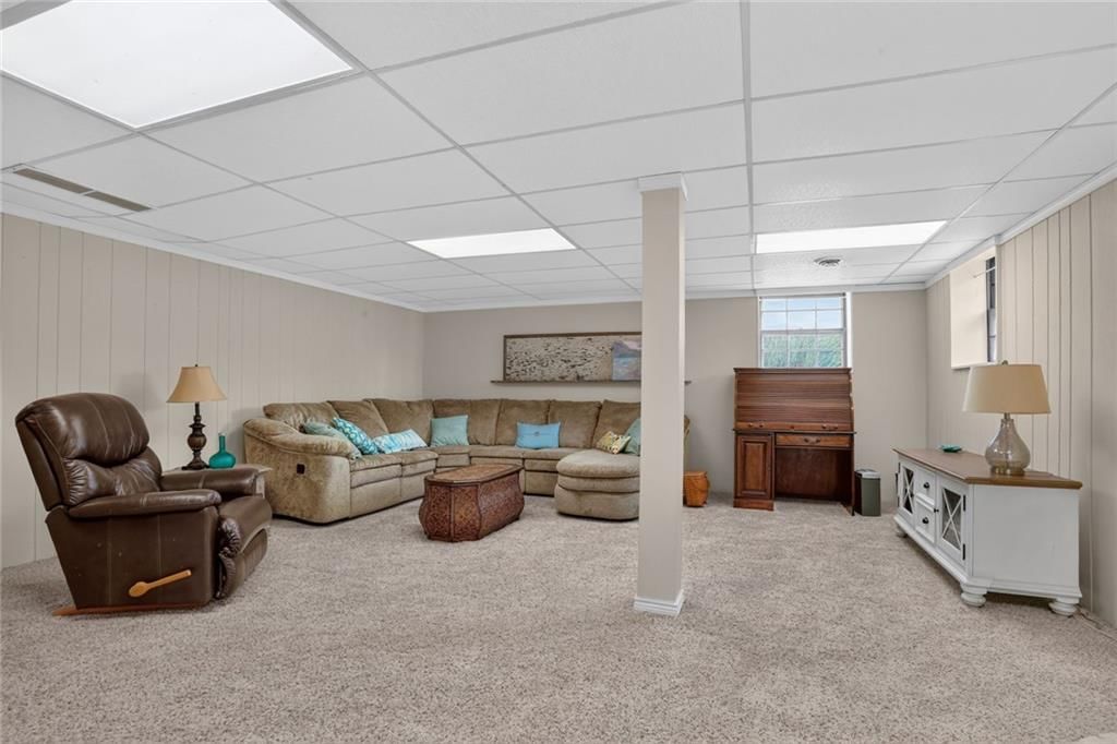 408 E Walnut Street — photo 20