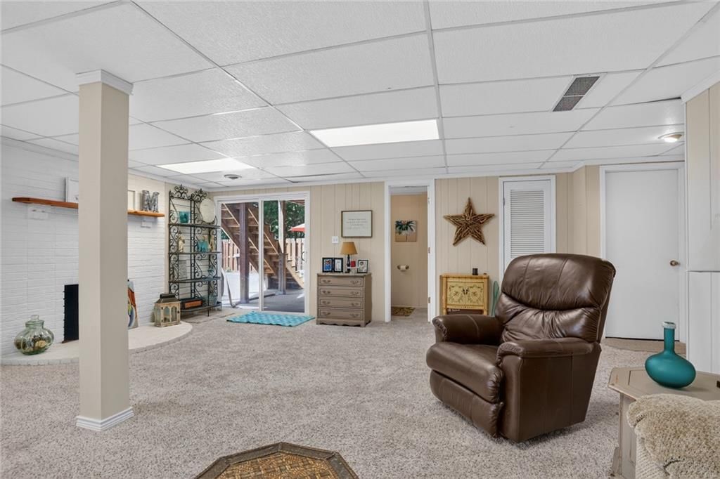 408 E Walnut Street — photo 21