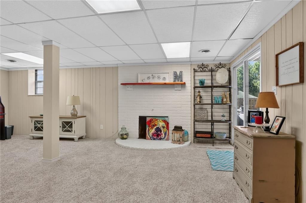 408 E Walnut Street — photo 22