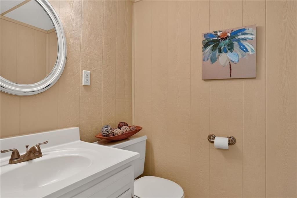 408 E Walnut Street — photo 23