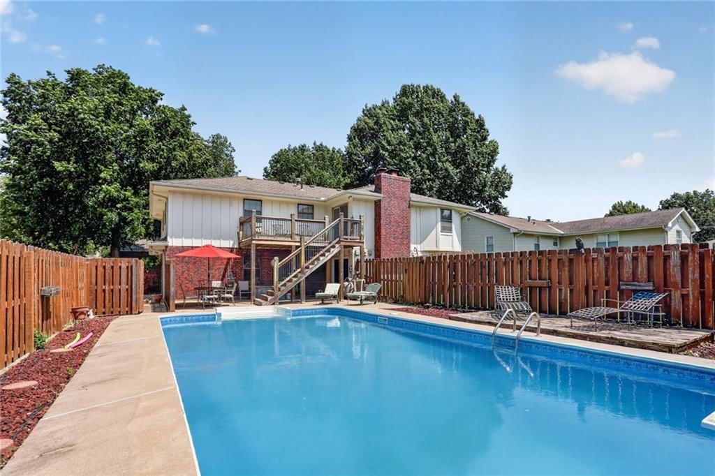408 E Walnut Street — photo 26