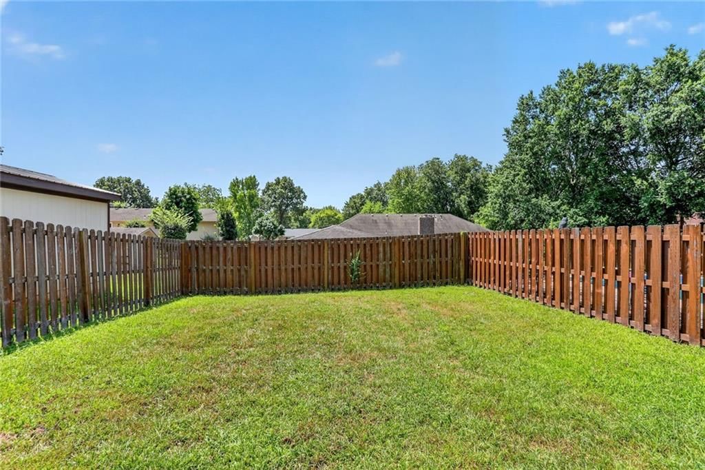 408 E Walnut Street — photo 27
