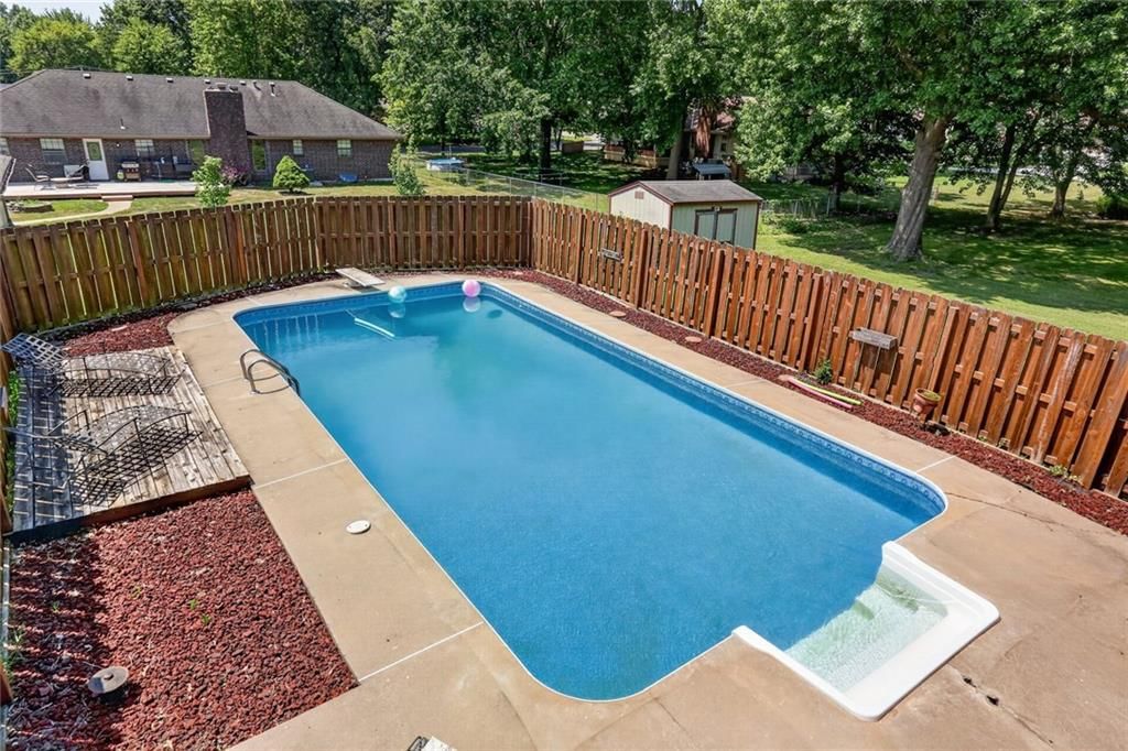 408 E Walnut Street — photo 28