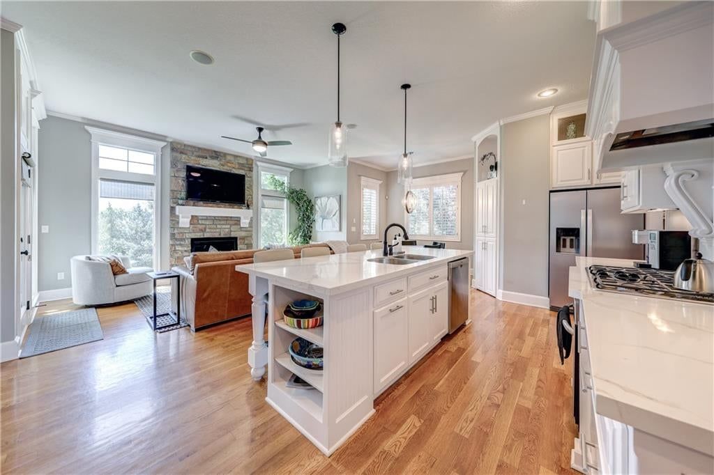 11515 W 165th Terrace — photo 3