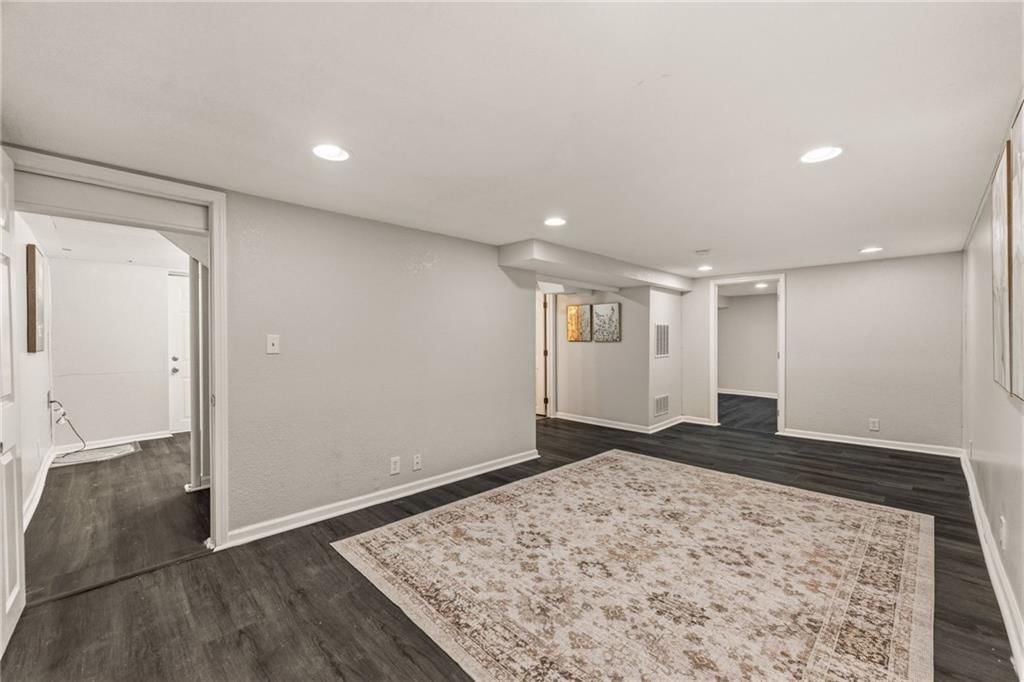 6739 Roe Avenue — photo 10