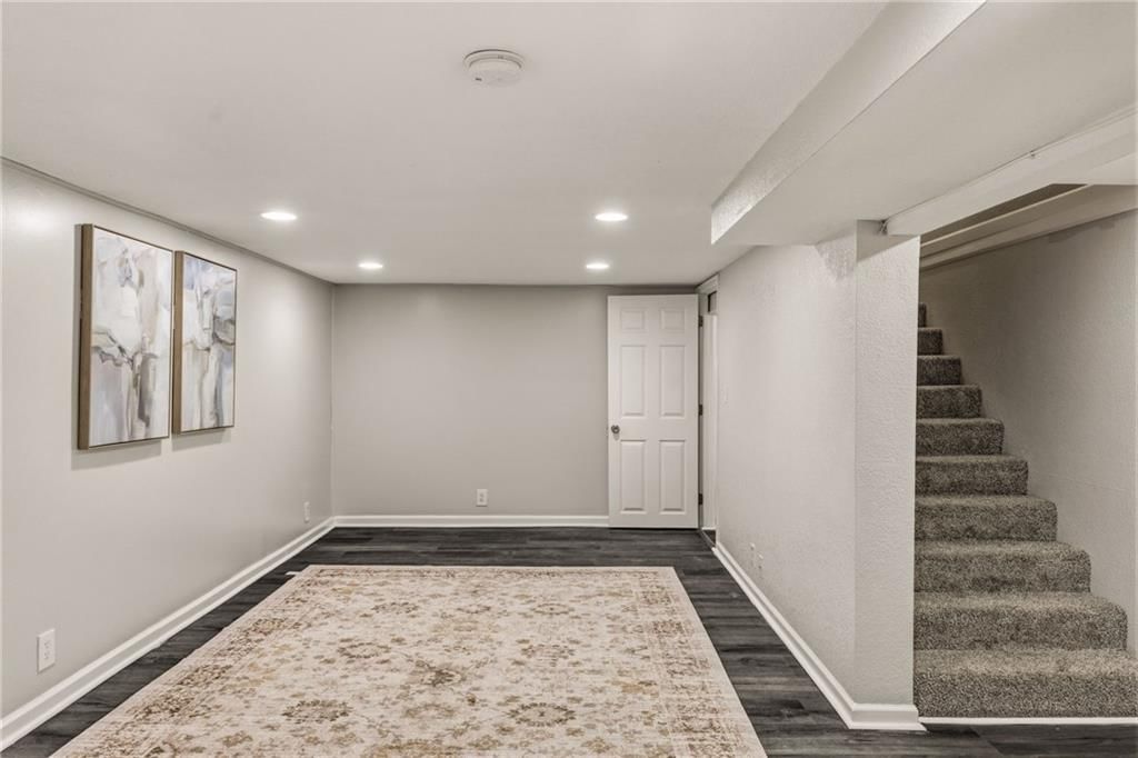 6739 Roe Avenue — photo 12