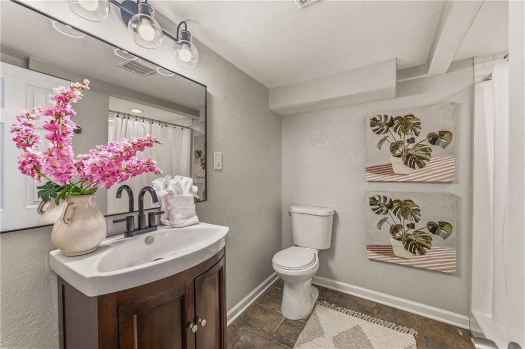 6739 Roe Avenue — photo 13