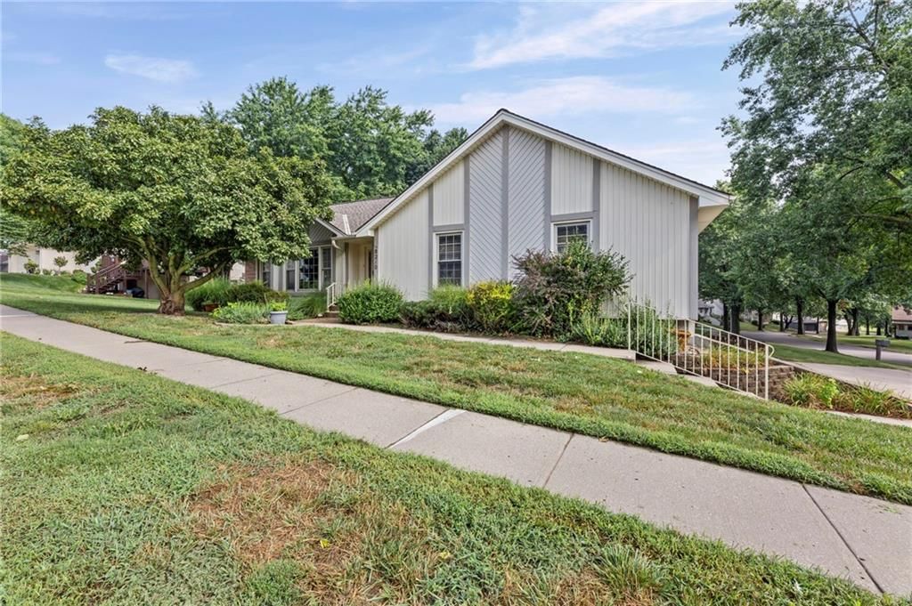 8210 N Virginia Avenue — photo 4