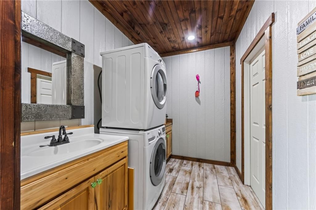 1403 Paxton Street — photo 93