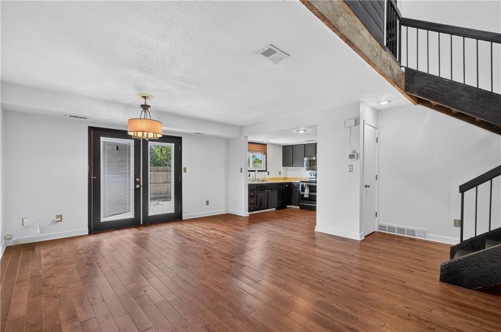 10913 Rosehill Road — photo 5