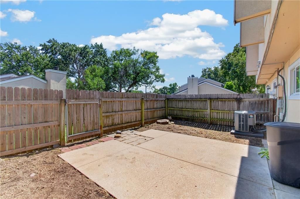 10913 Rosehill Road — photo 21
