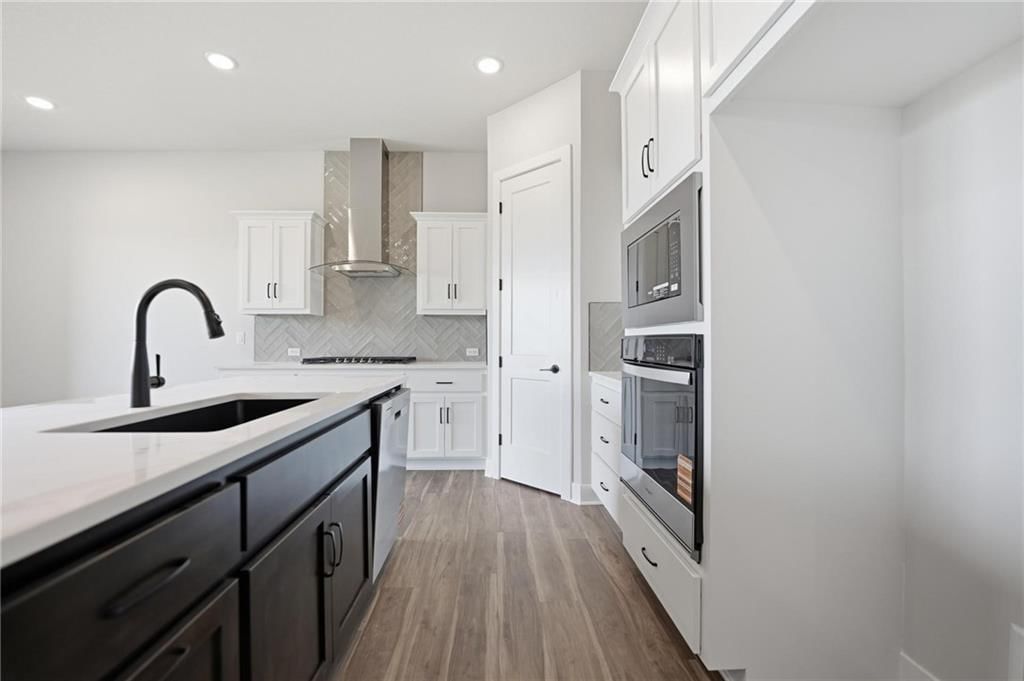 1407 N 163rd Circle — photo 2