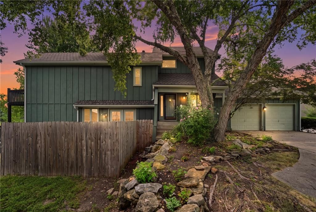 701 NE Burning Tree Street — photo 2