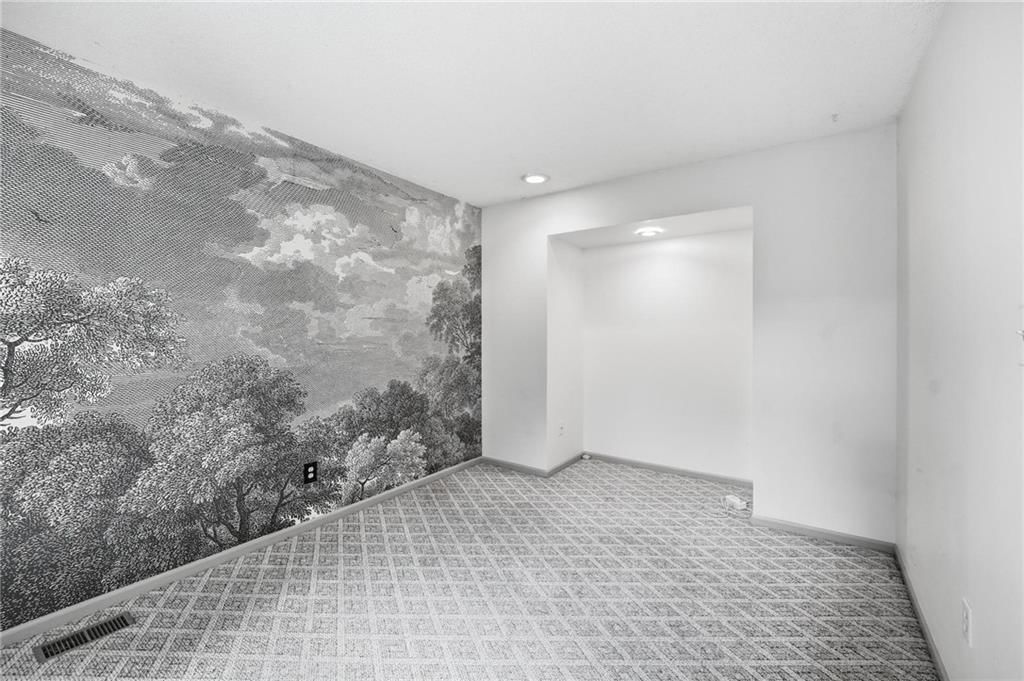 701 NE Burning Tree Street — photo 10
