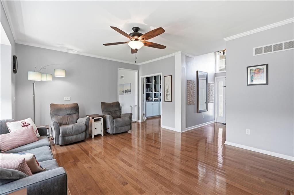 15462 S Hillside Street — photo 7