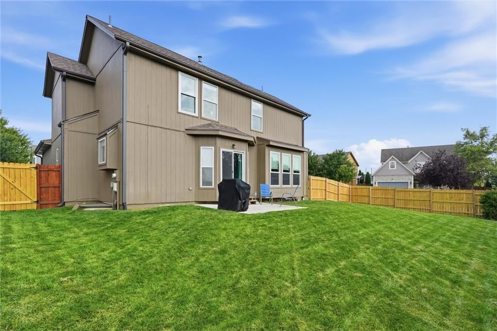 15462 S Hillside Street — photo 30