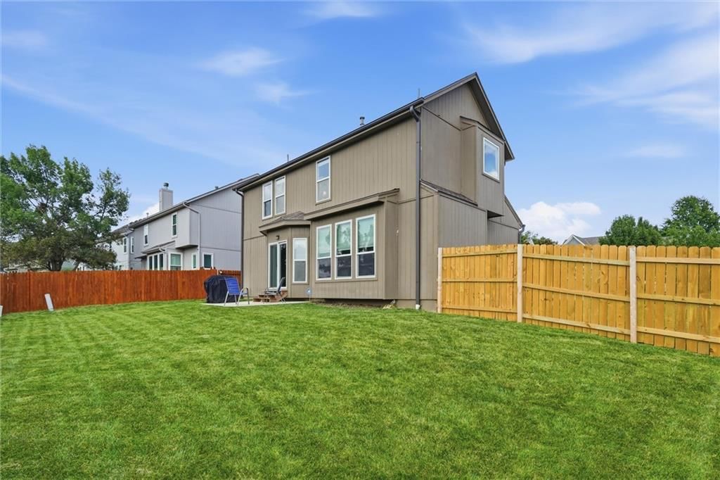 15462 S Hillside Street — photo 32