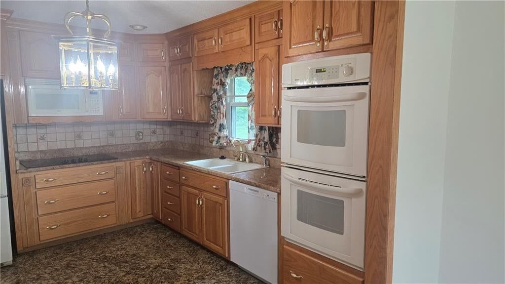 3259 Lafayette Avenue — photo 28