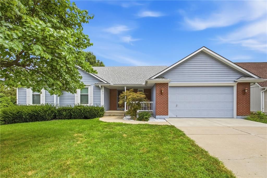 813 SW Foxtail Drive — photo 1
